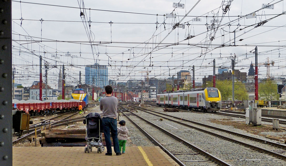 . Watching the trains in Bruxelles Midi on the sunday morning of April 6th, 2014.