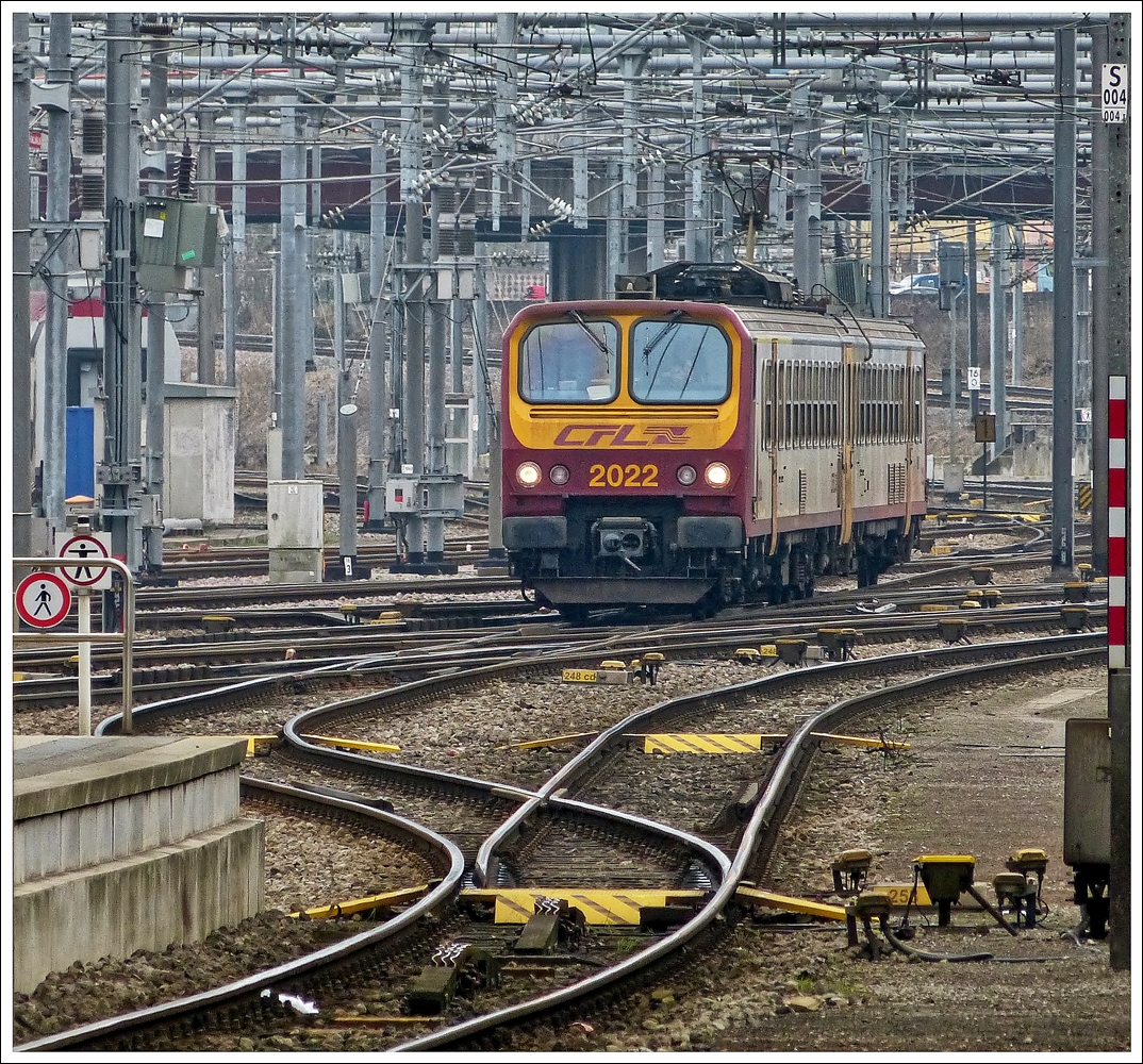 . Z 2022 is entering into the station of Luxembourg City on January 22nd, 2014.