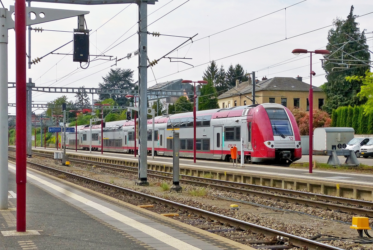 . Z 2212 is entering into the station of Wasserbillig on April 26th, 2014.