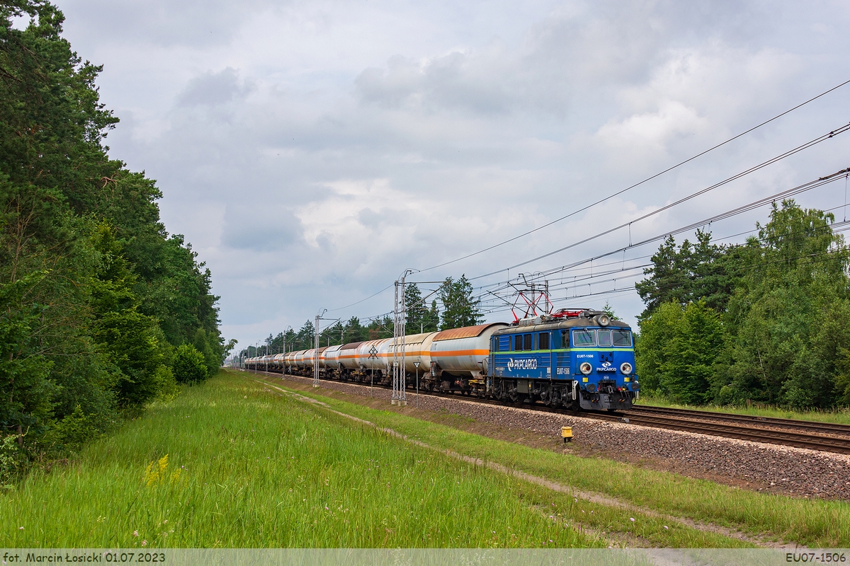 01.07.2023 | Czosnówka - EU07-1506 left Biała Podlaska station, going to Małaszewicze.