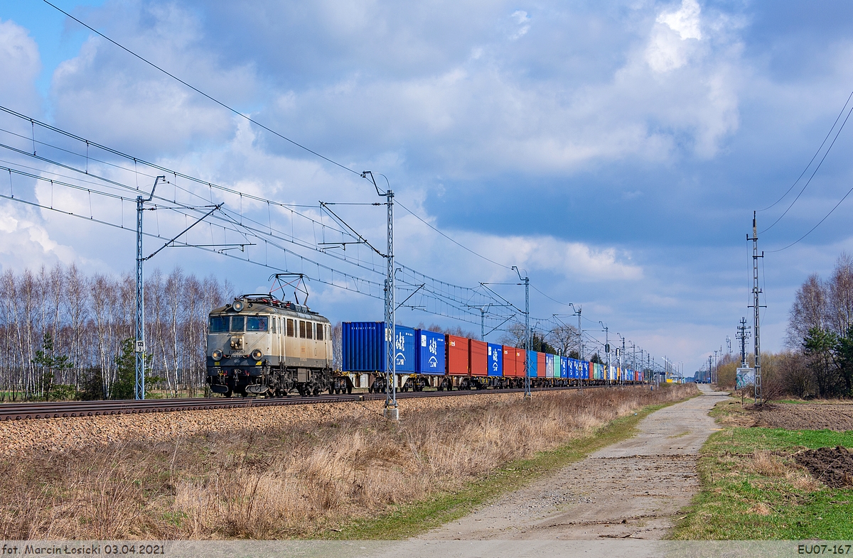 03.04.2021 | Brzozowica - EU07-167 is heading towards Łuków.