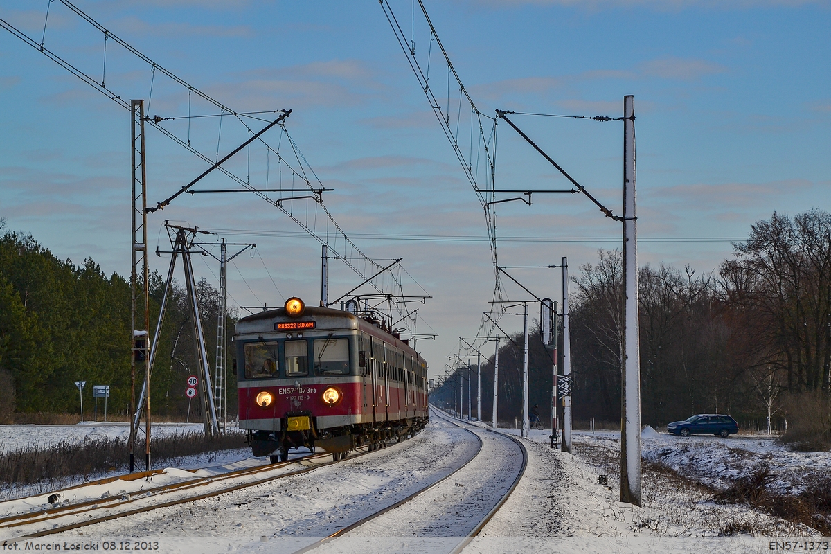 08.12.2013 | Międzyrzec Podlaski - EN57-1373 enter the station, going from Terespol to Łuków.