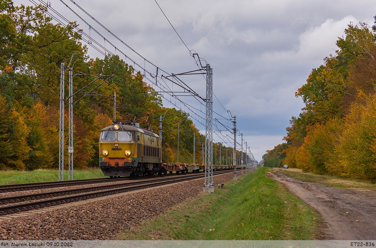 09.10.2022 | Sokule - ET22-836 is heading towards Międzyrzec Podlaski.