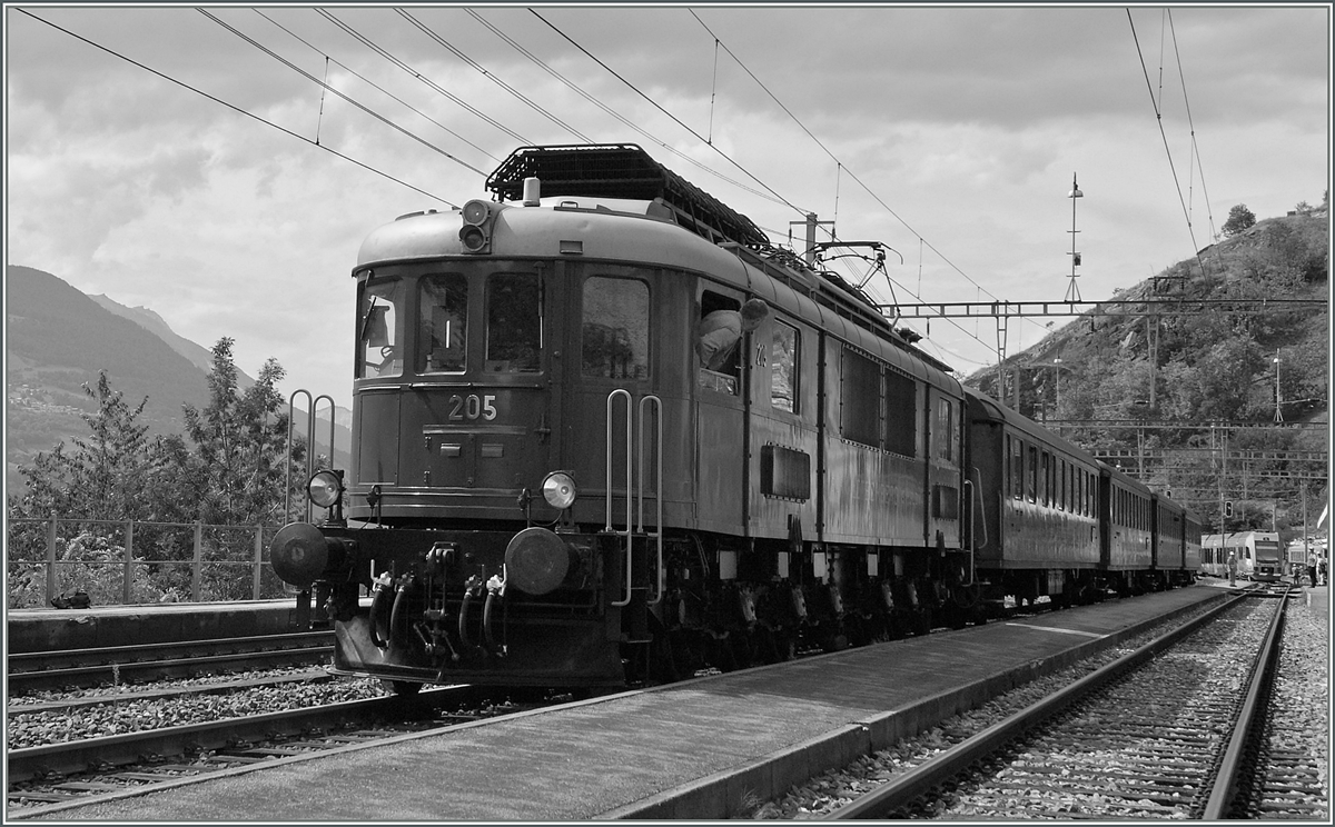 100 years BLS: Ae 6/8 205 in Ausserberg.
07.09.2013