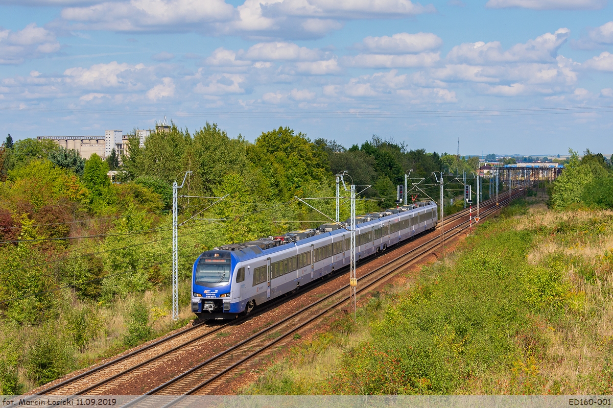 11.09.2019 | Kozłów - ED160-001 left the station, is heading towards Tunel.