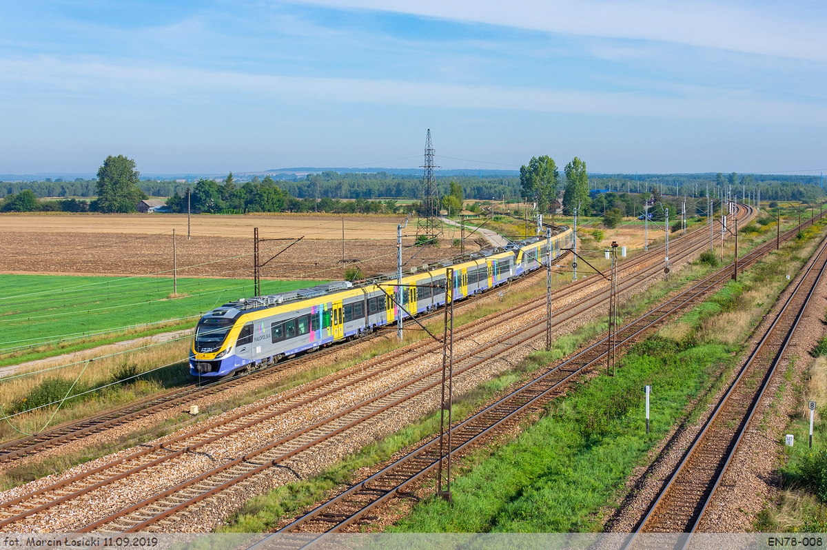 11.09.2019 | Kozłów - EN78-008 enter the station from the side Sędziszów.