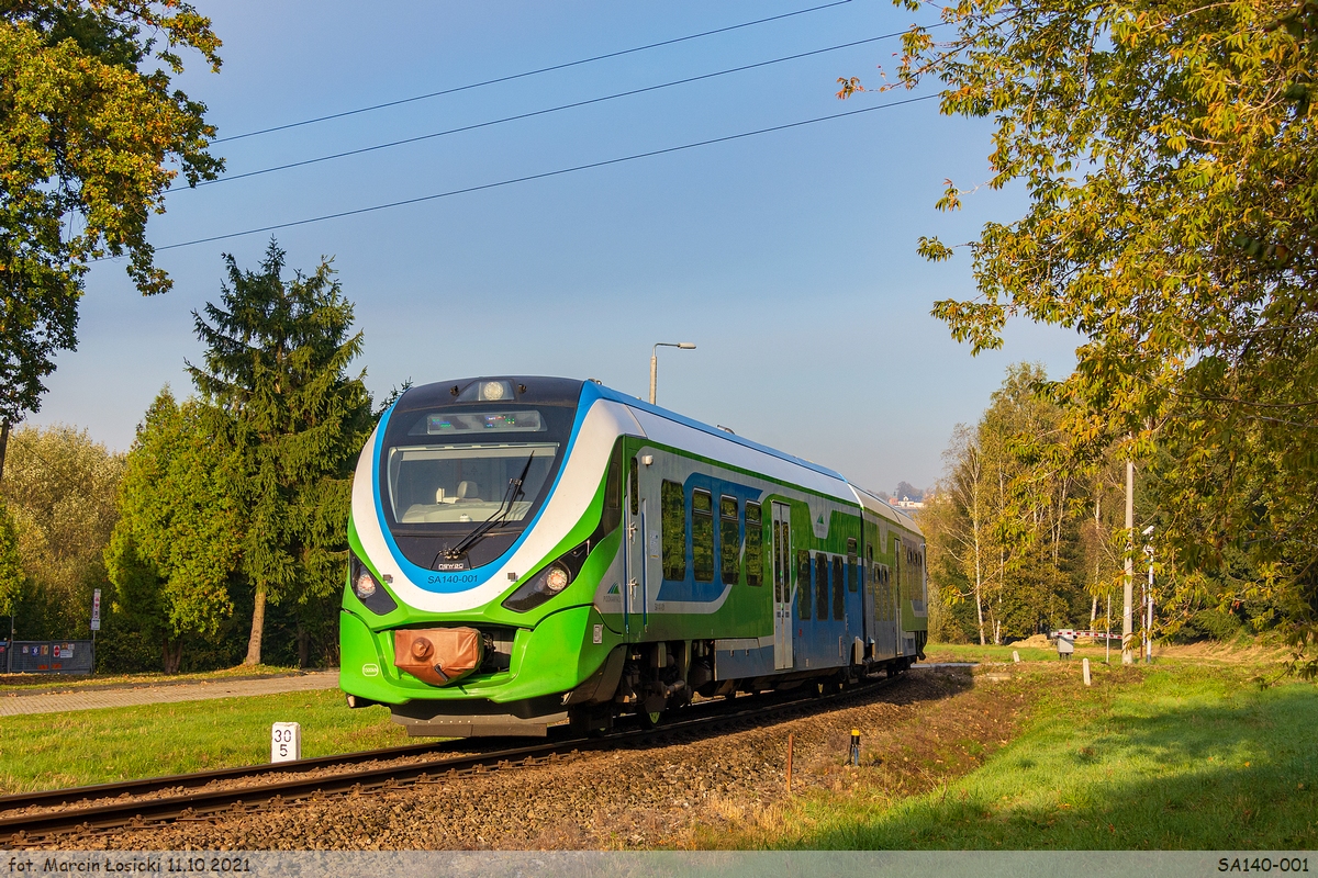 11.10.2021 | Strzyżów - SA140-001 enter the station, going from Rzeszów to Jasło.