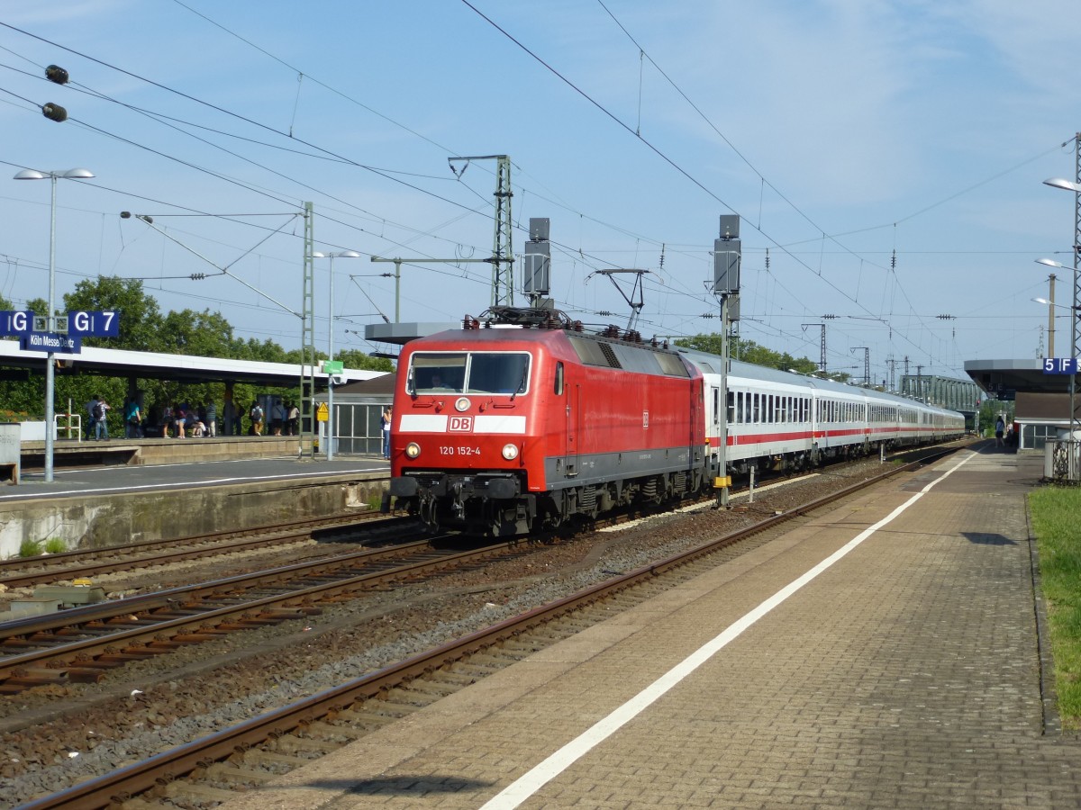 120 152-4 is driving in Köln/Messe Deutz on August 21st 2013.