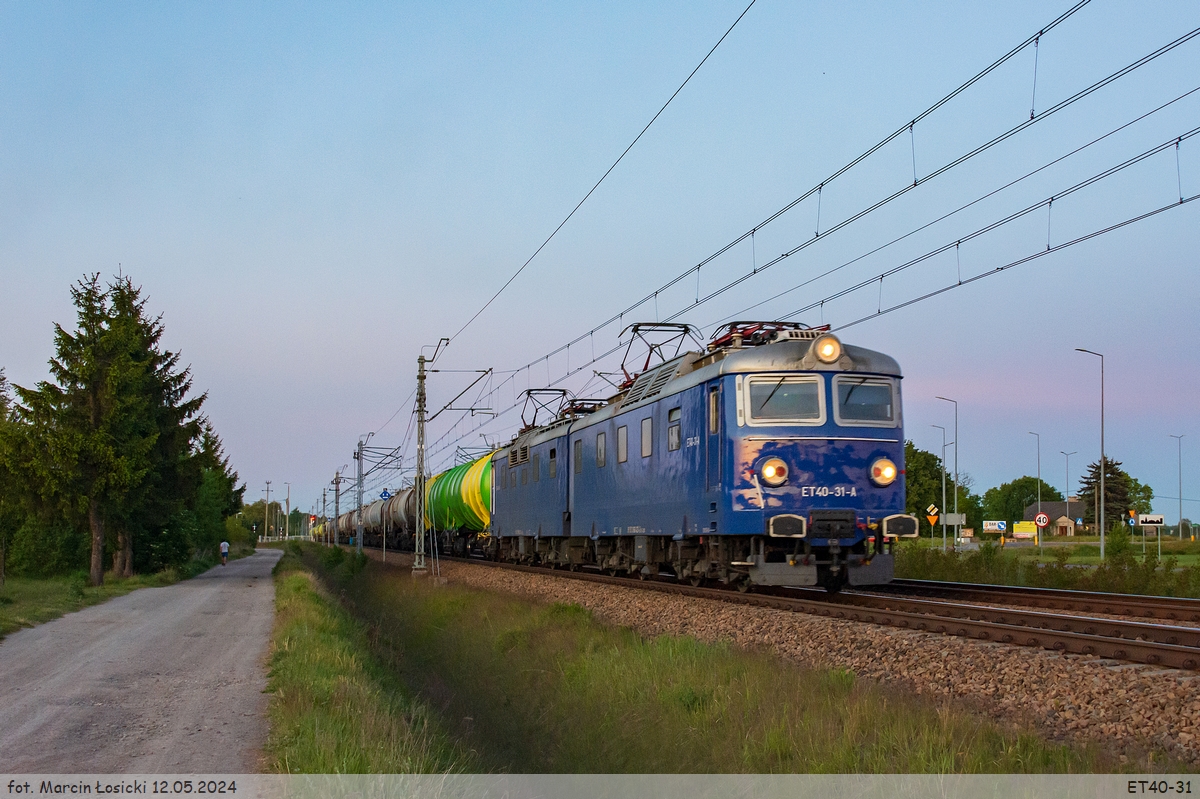 12.05.2024 | Międzyrzec Podlaski - ET40-31 left the station, is heading towards Łuków.