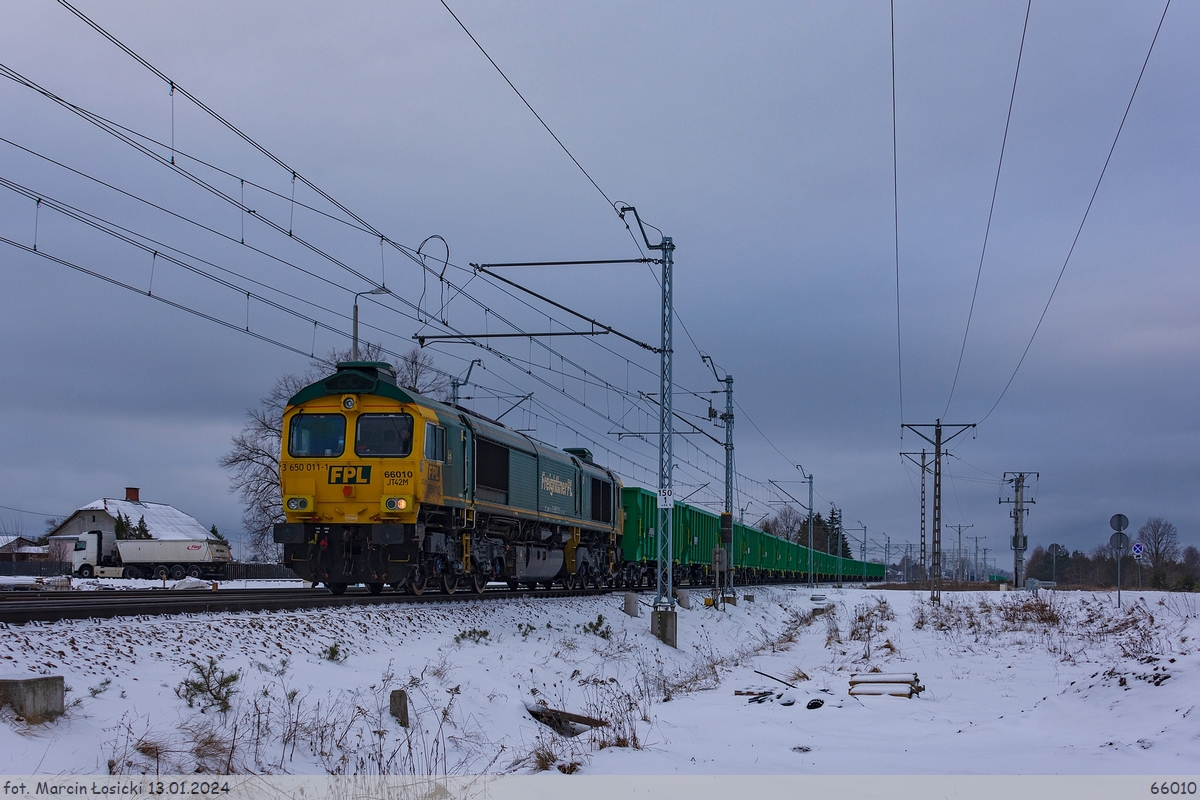 13.01.2024 | Międzyrzec Podlaski - 66010 working on the station.