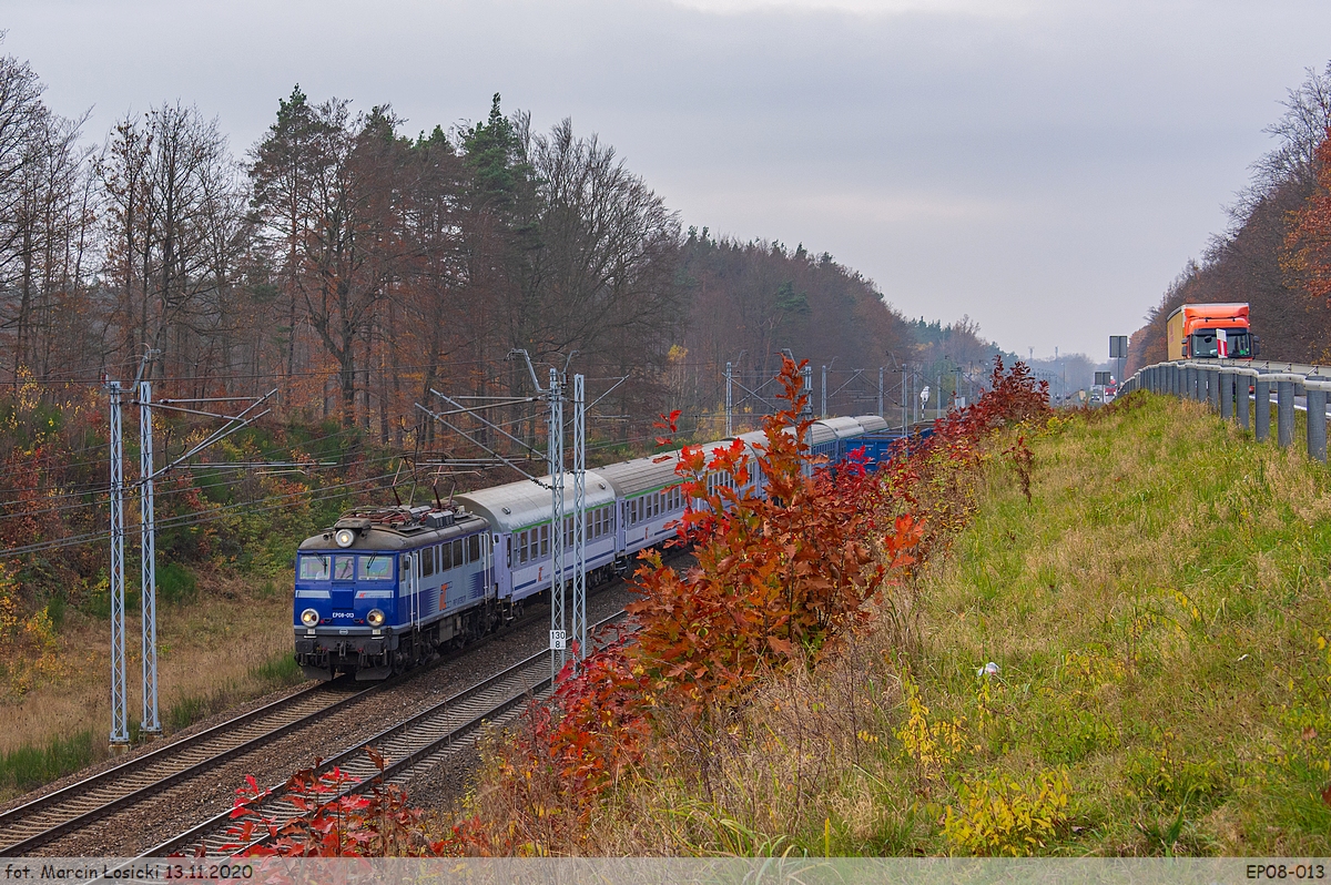 13.11.2020 | Blachownia - EP08-013 is heading towards to Częstochowa.