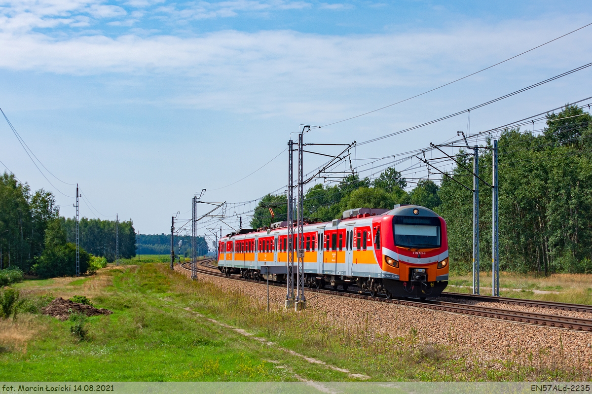 14.08.2021 | Misie - EN57ALd-2235 is heading towards Międzyrzec Podlaski.