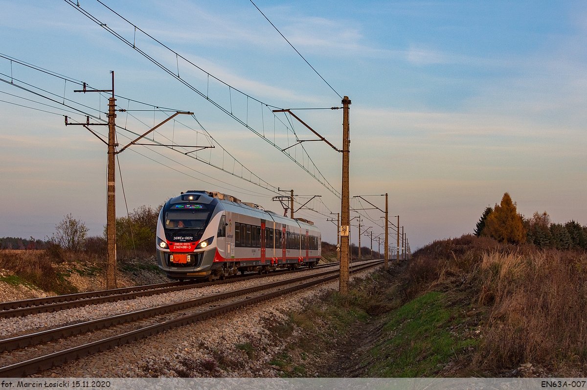 15.11.2020 | Włoszczowa - Impuls (EN63A-007) is heading towards Koniecpol.