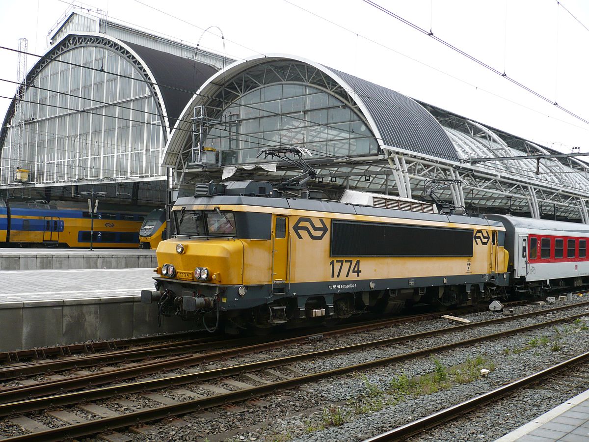 1774 just arrived with nighttrain CNL 456 track 7 Amsterdam Centraal Station 04-06-2014.