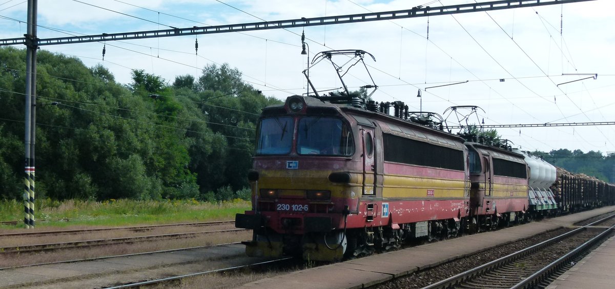 230 102-6 & 230 103-4 Jindřichův Hradec 20 August 2016