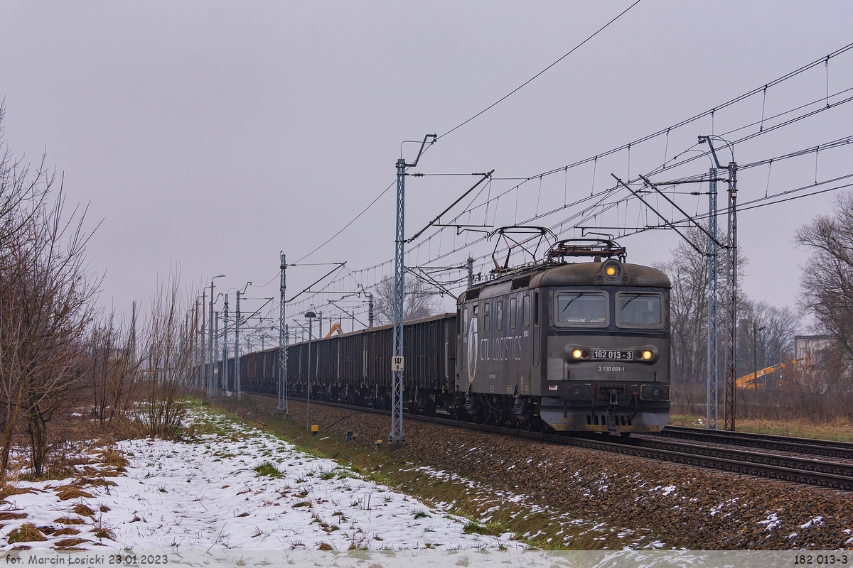 23.01.2023 | Międzyrzec Podlaski - Skoda (182 013-3) left the station, is heading towards Łuków.