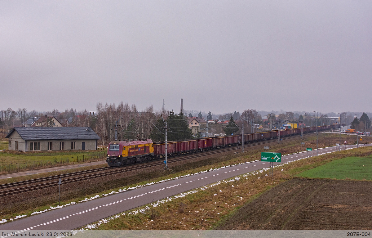 23.01.2023 | Międzyrzec Podlaski - Edgar (207E-004) left the station, is heading towards Łuków.