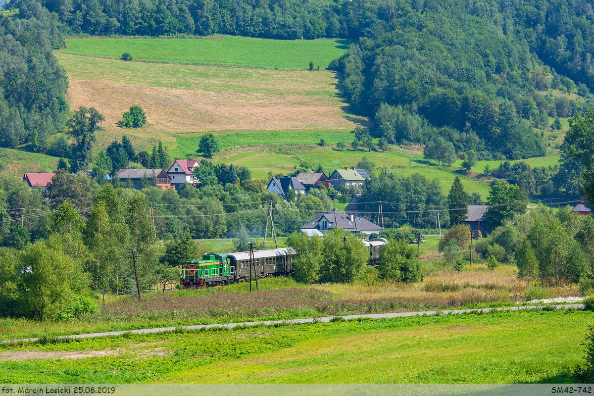 25.08.2019 | Piekiełko - SM42-742 going from Nowy Sącz to Chabówka.