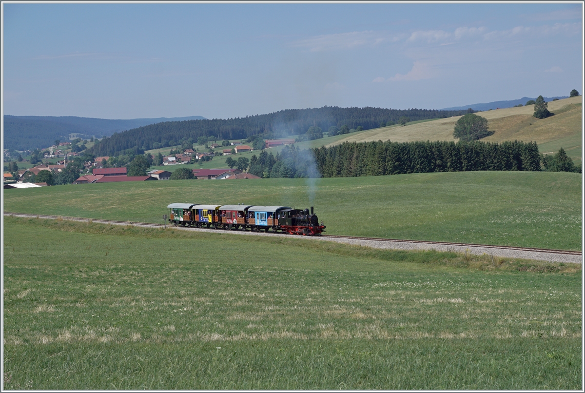 30 ANS CONI'FER /30 YEARS CONI'FER - The E 3/3 N° 5  Tigerli  with his first train servied from Les Hôpitaux-Neufs to Fontaine Ronde by Le Touillon. 

15.07.2023