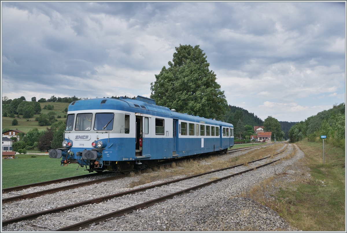 30 ANS CONI'FER /30 years of Coni'Fer - The X 2816 of the Association l'autorail X2800 du Haut-Doubs reaches the Coni'Fer crossing station at Le Touillon, which was previously unknown to me, where we then have to wait for the oncoming train.


July 15, 2023