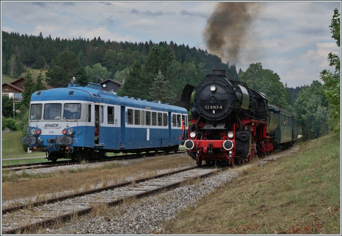 30 ANS CONI'FER /30 years of Coni'Fer - There hasn't been this much traffic here for a good 110 years! In Le Touillon the X 2816 of the Association l'autorail The intersection of the two very different trains was the photographic highlight of the anniversary for me. 

July 15, 2023