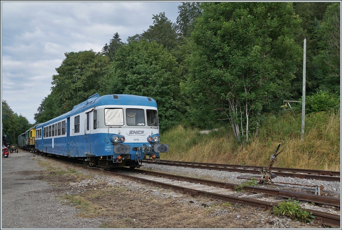 30 ANS CONI'FER /30 years of Coni'Fer - In addition to the E 3/3 and the 52 8163-9, the program promised an autorail as the third train; Although I was hoping for Coni'Fer's own X 2426, I was also more than happy with the X 2816 from the  Association l'autorail The X 2426 mentioned is still in the works, but you can already look forward to this beautiful railcar. The picture shows the X 2816 in Les Hôpitaux Neufs in the freely accessible museum area. It is likely to be the first X 2800 to be used on this route.

July 15, 2023