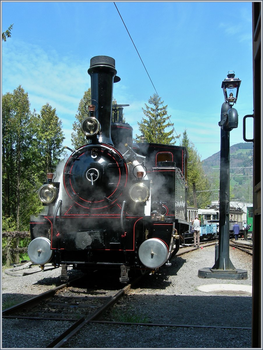 40 years Blonay -Chamby Railway: The oldest B-C steamer: the JS BAM G 3/3 N° 6 in Chaulin.
03.05.2008