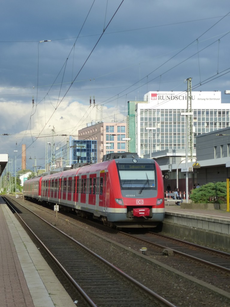 422 020-6 is standing in Dortmund main station on August 19th 2013.