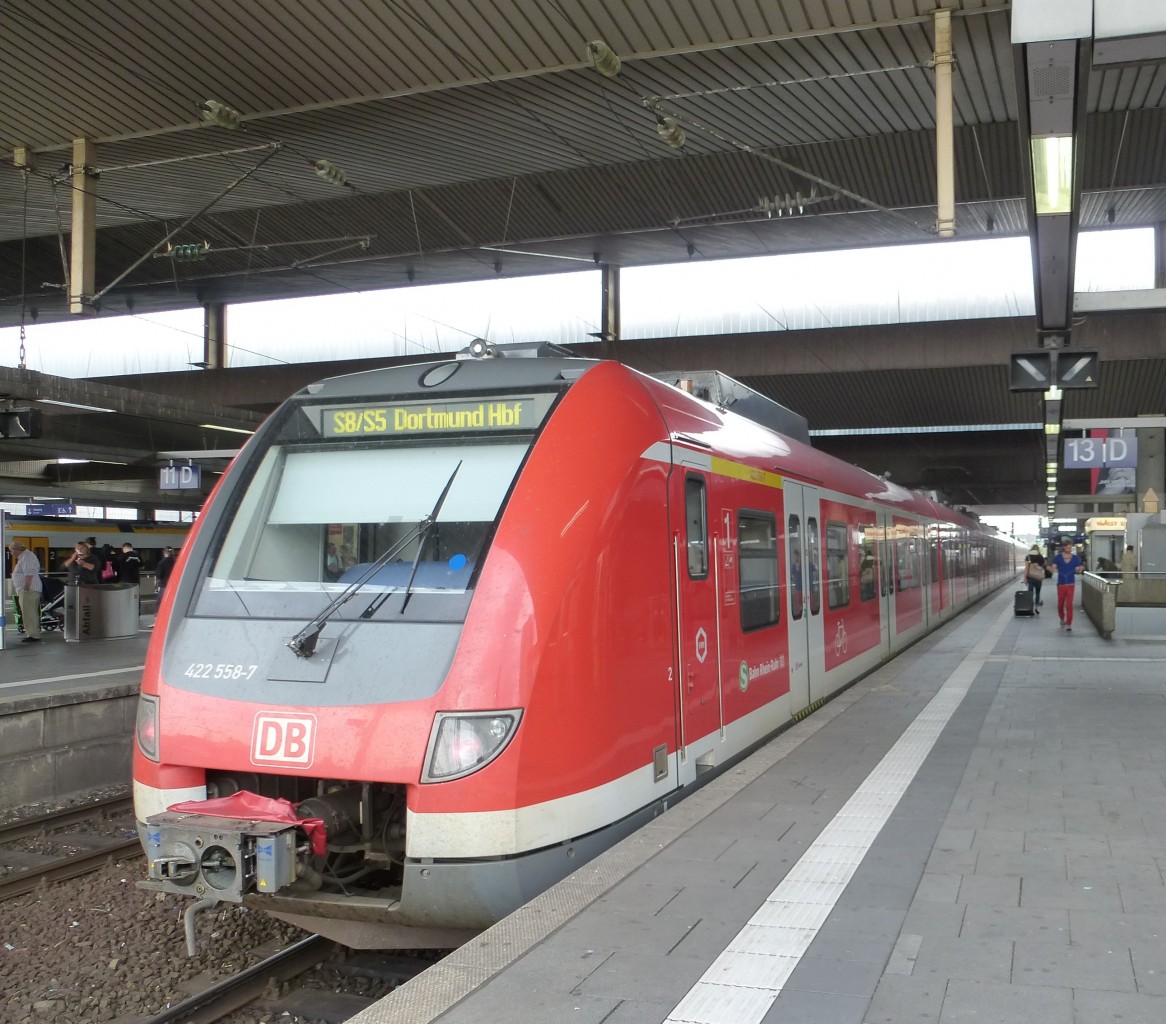422 558-7 is standing in Dsseldorf main station on August 20th 2013. 