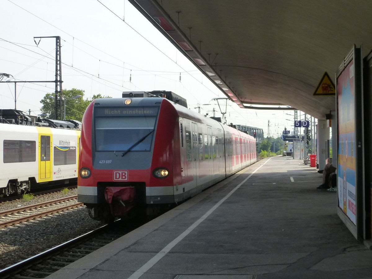 423 697 is driving in Kln Messe/Deutz on August 21st 2013.