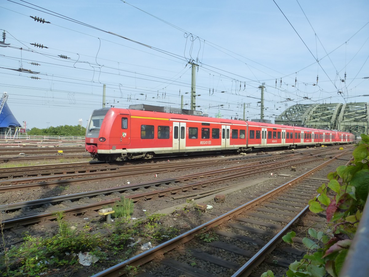 425 023 and 425 596 are driving between the main station and the Hohenzollernbridge in Cologne on August 22nd 2013.