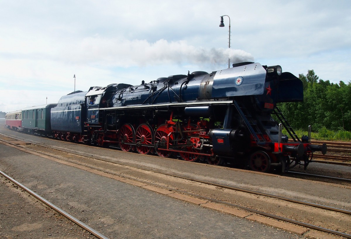 498 104 Albatros, special train from Prague to steam meeting at the railway museum Lužná Rakovníka in station Kladno on 06/21/2014. (Year of construction  1954 Skoda Pilsen, Czech fastest steam locomotive - 162km/St, 1600kW.)