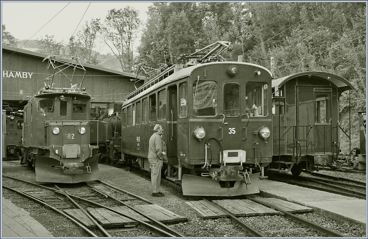 50 years Blonay Chamby Mega Bernina Festival - The Bernina RhB Ge 4/4 182 by the Blonay-Chamby Railway: in Chaulin wiht the RhB ABe 4/4 N° 35.

08.09.2018