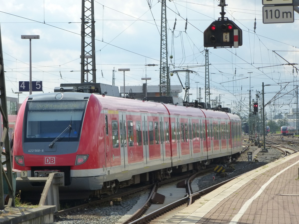 522 568-6 is standing in Dortmund main station on August 19th 2013.