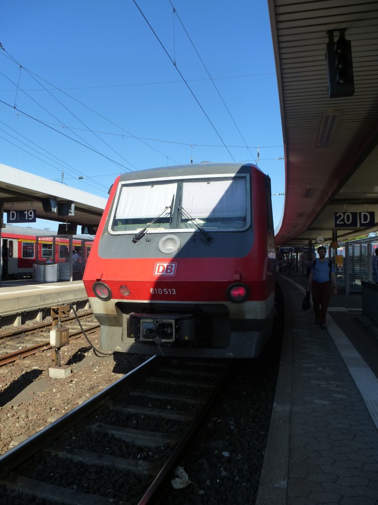 610 513 is standing in Nuremberg main station on September 9th 2013.