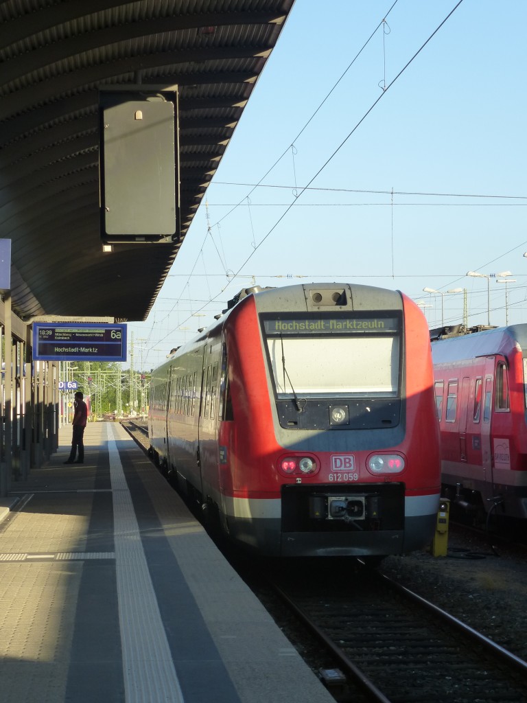 612 059 is standing in Hof main station on September 9th 2013.