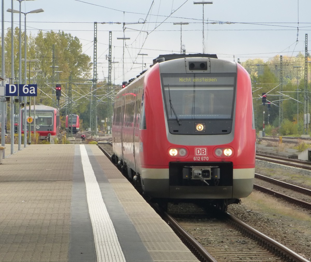 612 670 is leaving Hof main station on Oktober 12th 2013.
