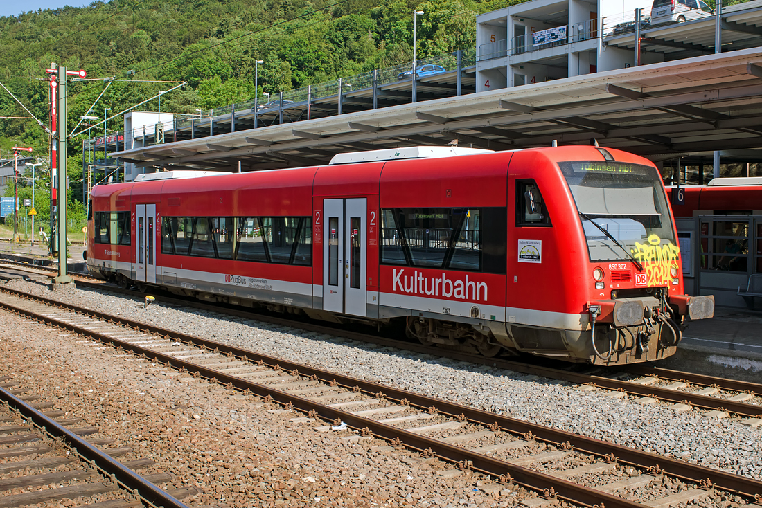 650 302-2 ( 95 80 0650 302-2 D-DB ), built in 2004 by Stadler Pankow GmbH, [D]-Berlin, construction number 37318, in service with DB ZugBus Regionalverkehr Alb-Bodensee GmbH since 2004-08-30, owned by DB Regio AG, based at Tübingen railyard. Horb a. Neckar, 2014-06-21