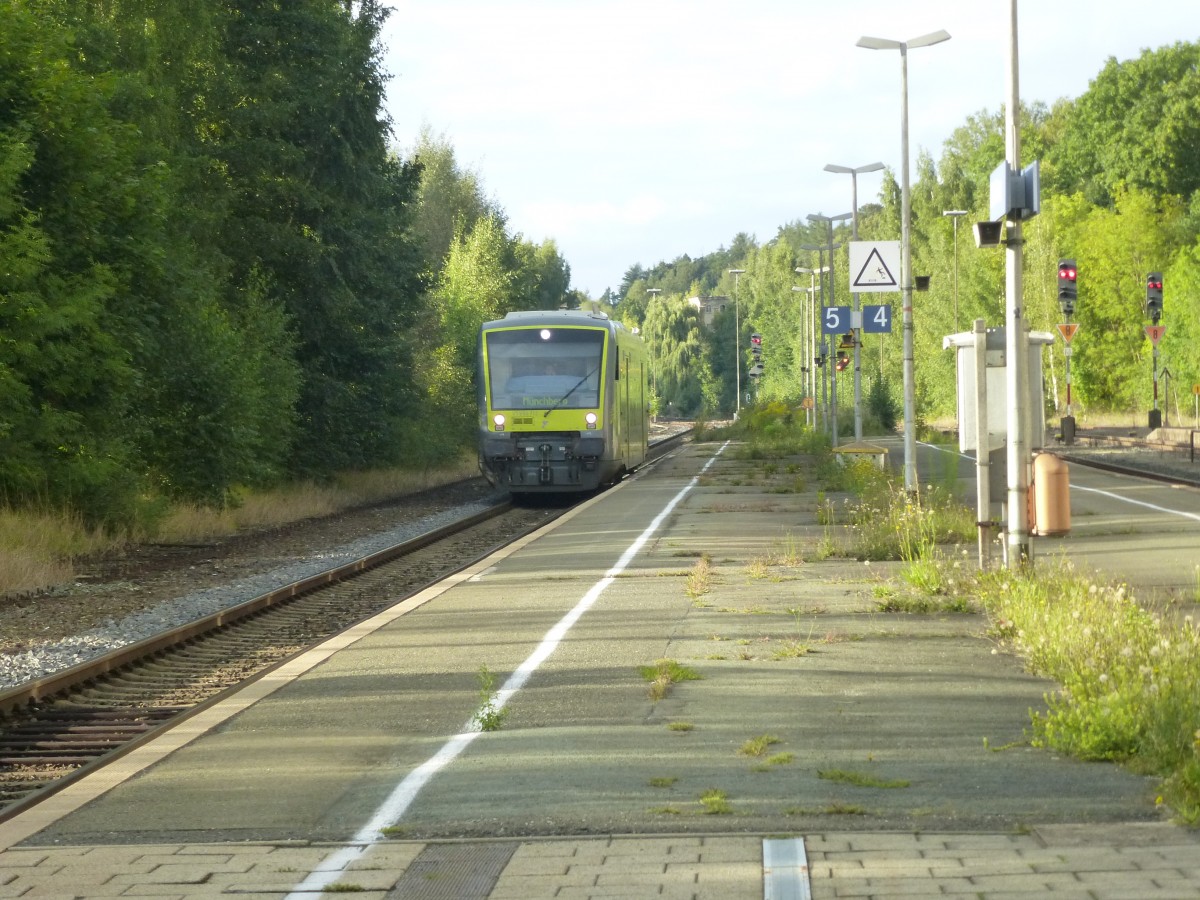 650 713 is arriving in Oberkotzau on September 21st 2013.