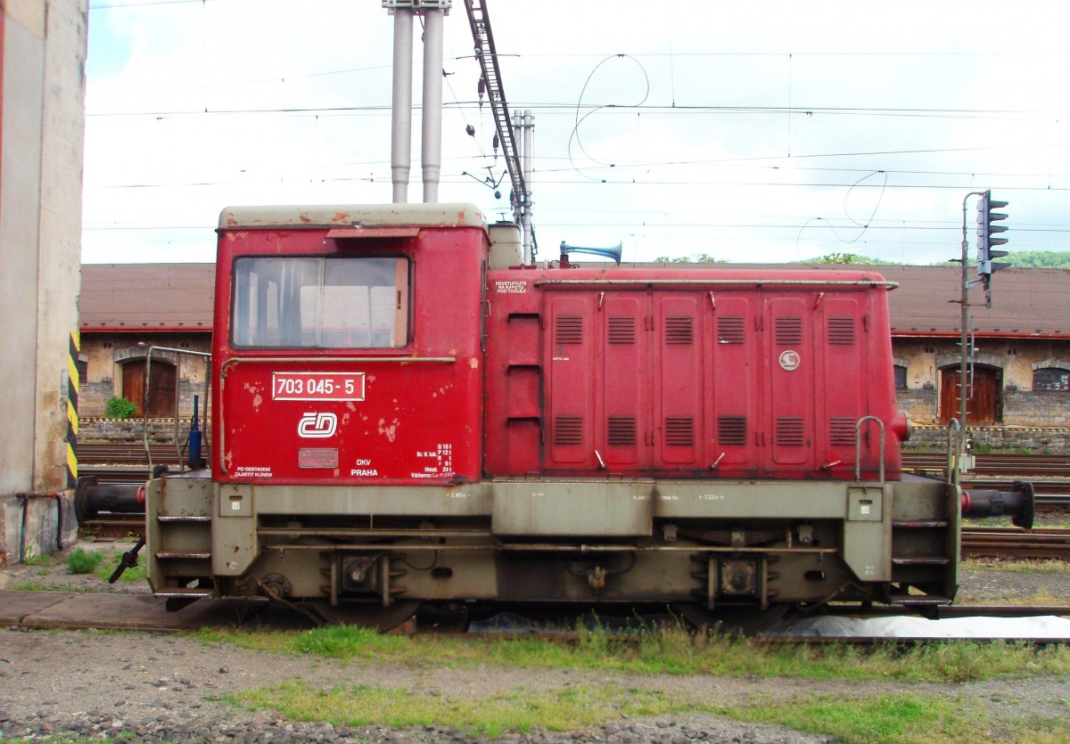 703 042 on 12.5.2012 in Decin locomotive workshop