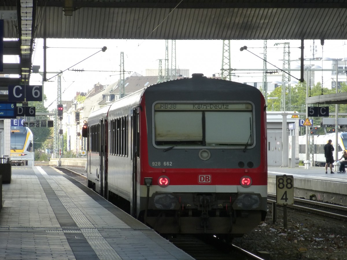 928 662 is standing in Dsseldorf main station on August 20th 2013.