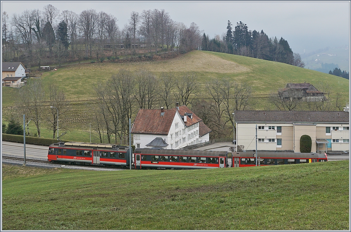 A AB local train on the way to St Gallen by Niederteufen.
17.03.2018