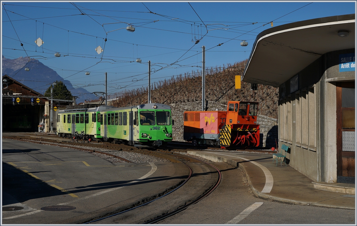 A AL local train by his stop at the Aigle Depot Station. 14.12.2016