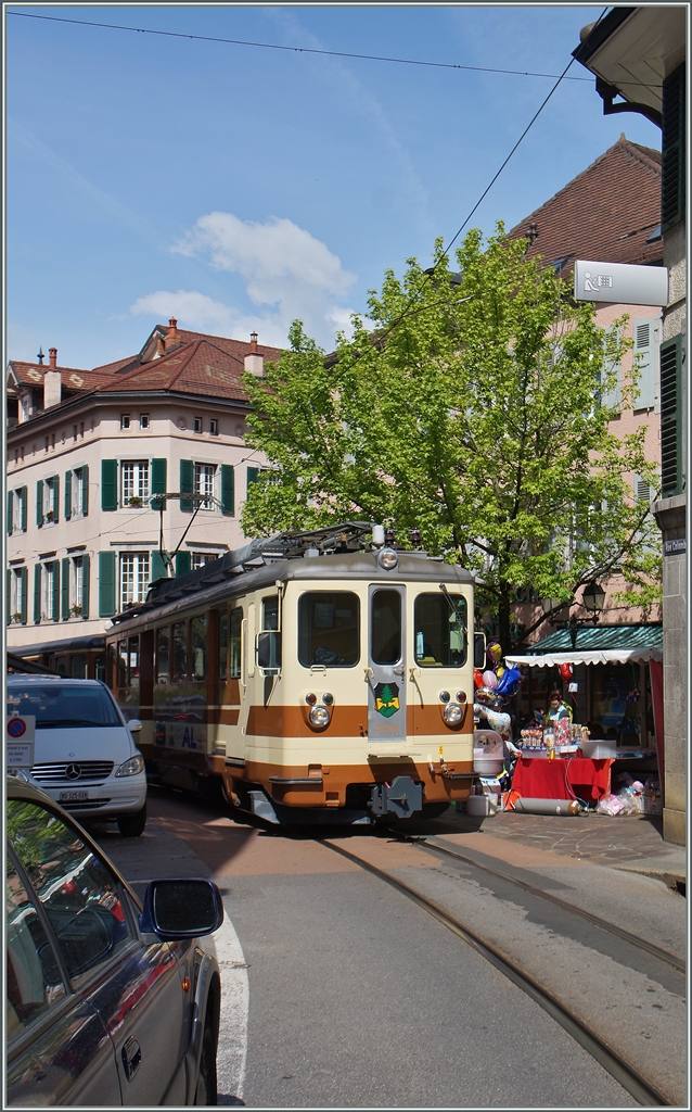 A AL local train in the streest of Aigle.
09.05.2015