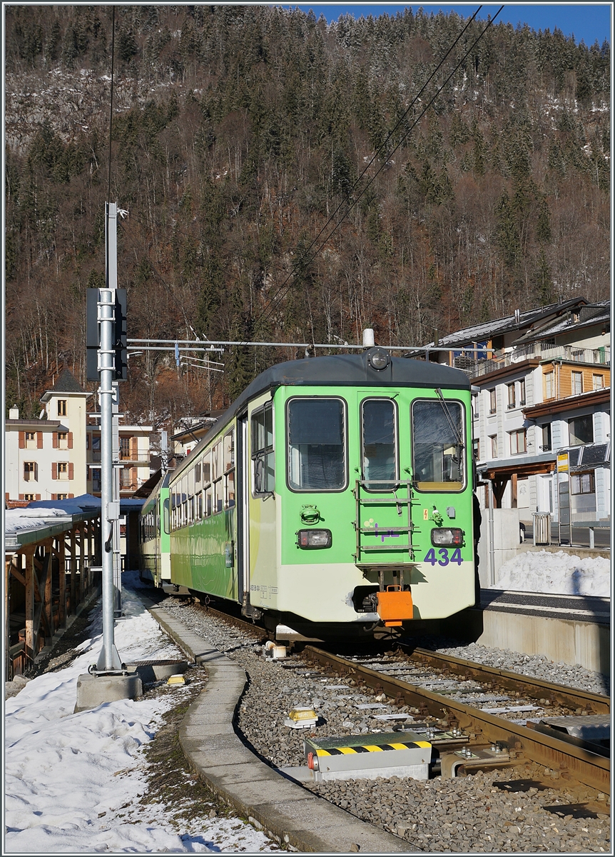 A ASD local train from Les Diablerets to Aigle by his stop in Le Sépey. 

08.02.2021