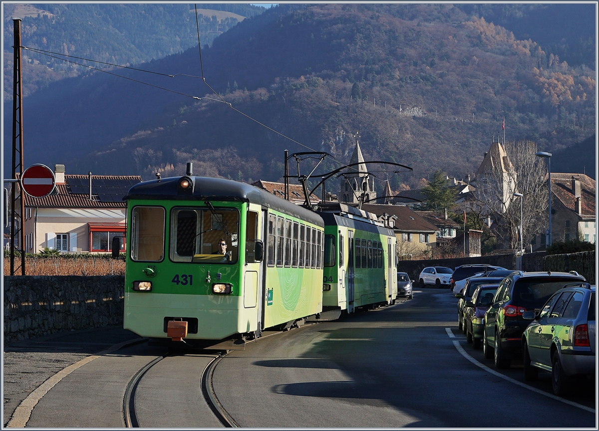 A ASD local train in the street in Aigle.
14.12.2016