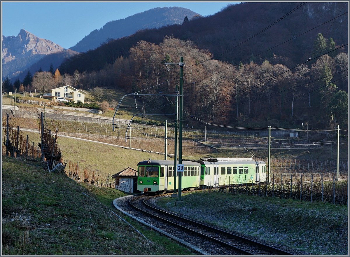 A ASD local train in the vineyards by Aigle.
14.12.2016