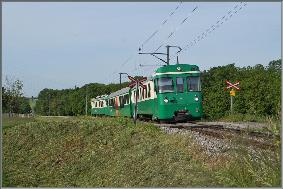 A BAM local train between Chigny and Vufflens le Château.
12.05.2015