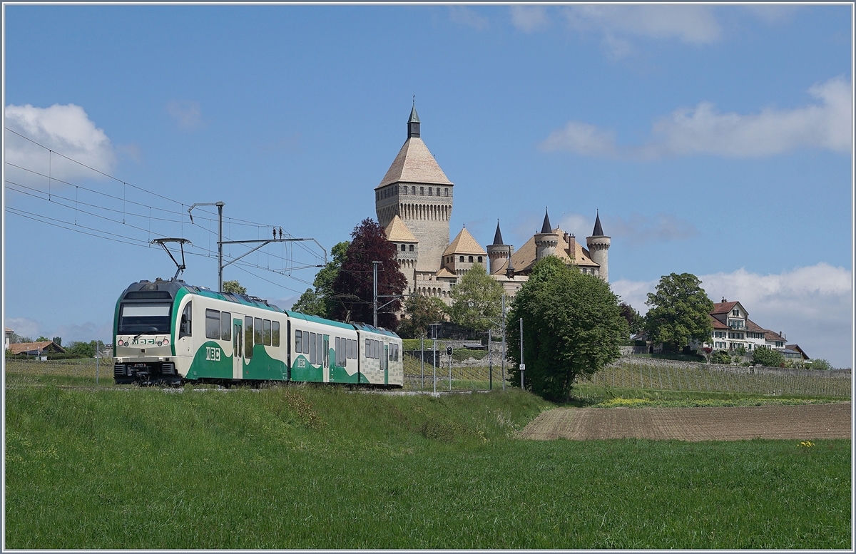 A BAM local train by Vufflens le Château.
09.05.2017