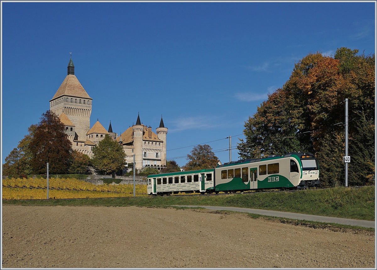 A BAM local train by the Castle of Vufflens.
17.10.2017